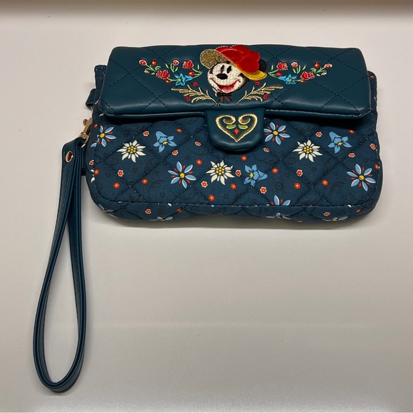 NEW DISNEY EPCOT GERMANY PAVILION BLACK FOREST MINNIE MOUSE QUILTED WRISTLET - Picture 7 of 11